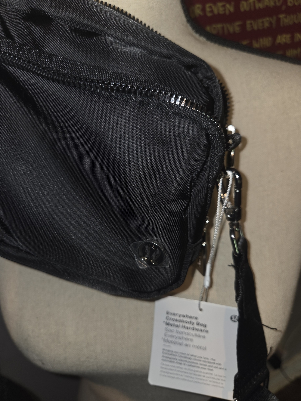 Lululemon Everywhere Crossbody Bag Silver Metal Hardware 2l New With Tags - Picture 6 of 6